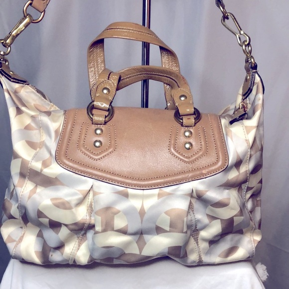 COACH Leather and Sateen Signature Audrey Chainlink Ivory Ivory Beige handbag. - Picture 4 of 16